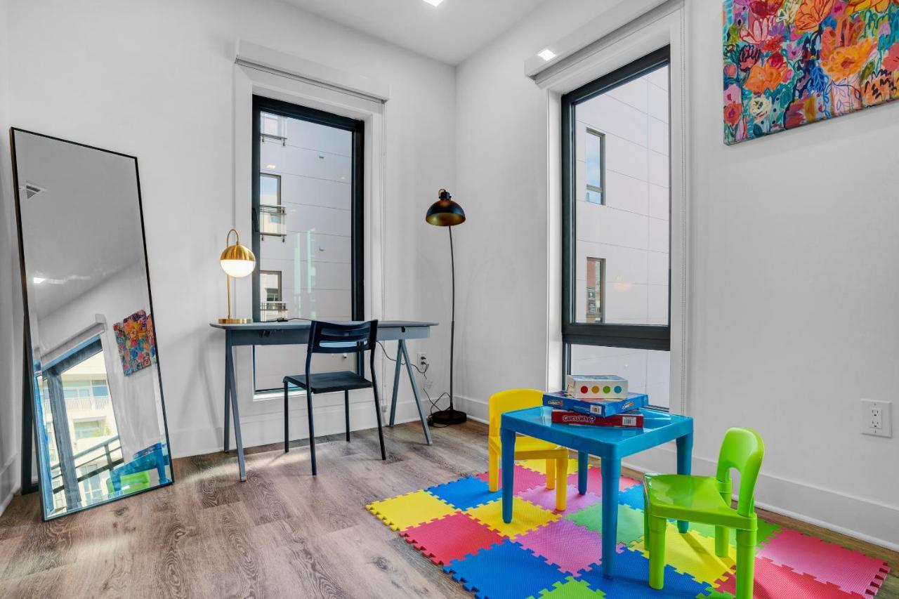 New! Vibrant Large Dwntwn 18 Mins To Nyc Apartment